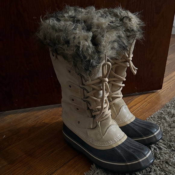Sorel Shoes - EUC Women’s Sorel Joan of Arctic Suede/Faux Fur Waterproof Boots size 8